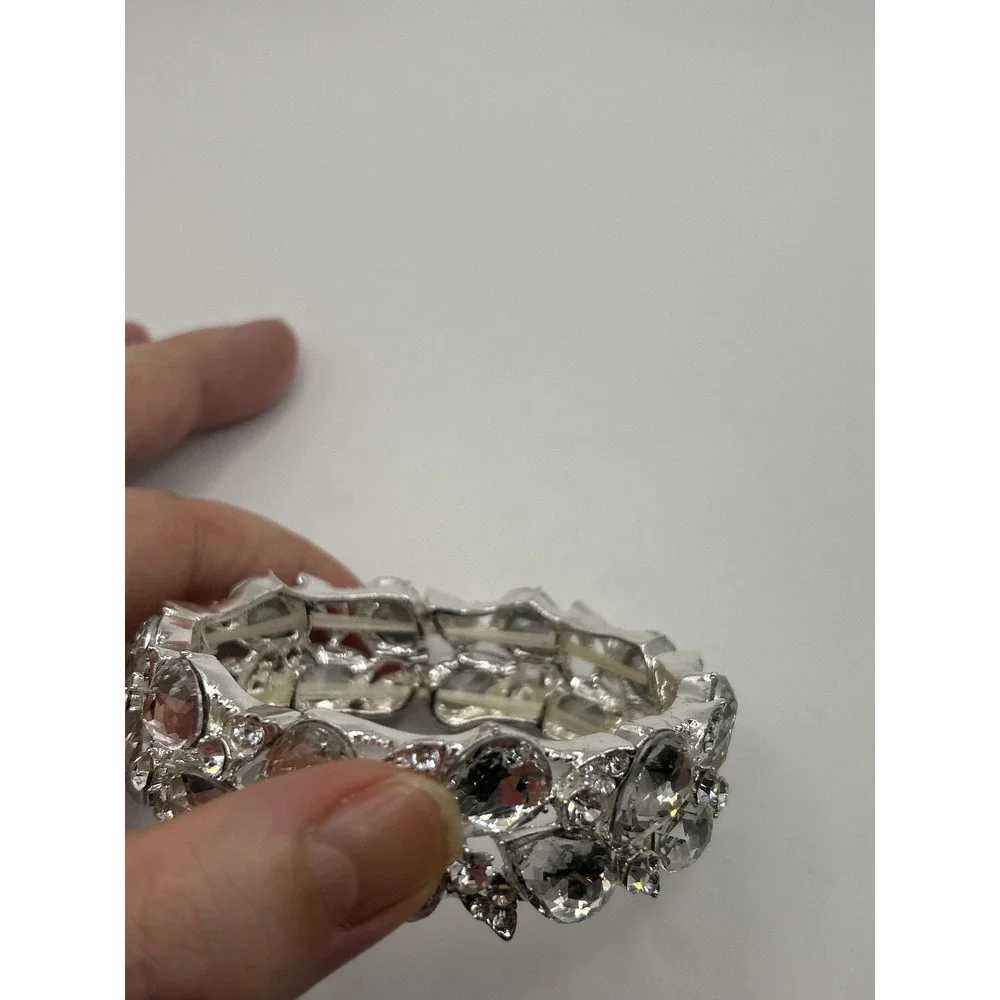Silver Tone Rhinestone Stretch‎ Bangle Bracelet Womens 7.5in Statement Sparkle